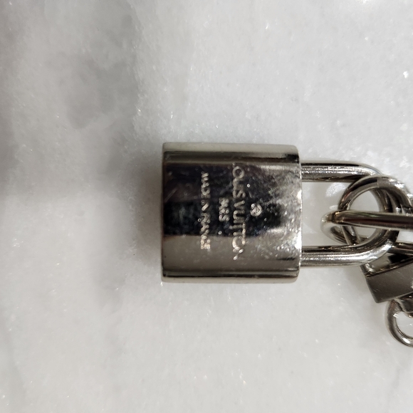 Louis Vuitton silver lock and key pendant and bracelet - Picture 3 of 5